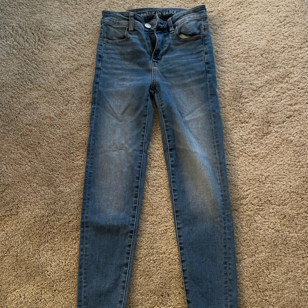 American Eagle medium wash SHORT skinny jeans